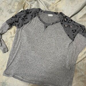 Women’s Maurices Soft Gray and Pink Cheetah Plus Size Sweater 2X